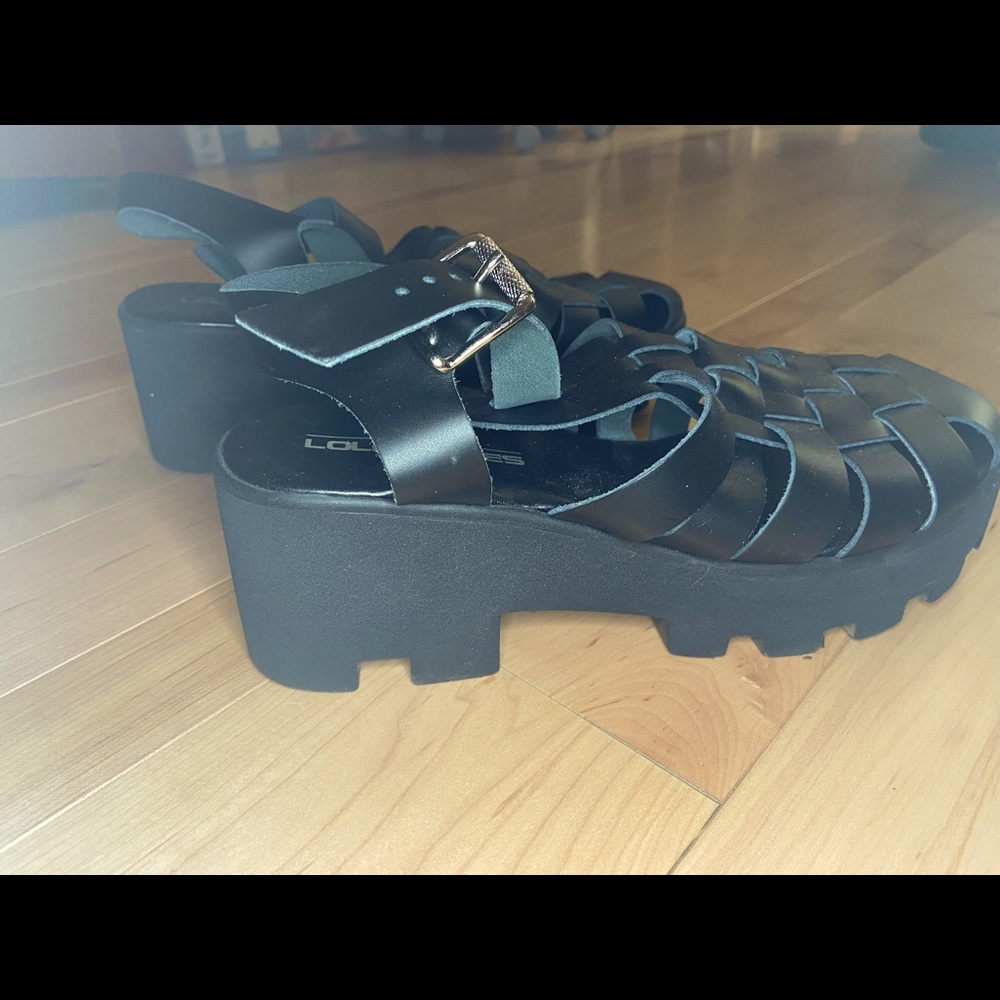 Black strappi sandals from Italy w/thick sole.